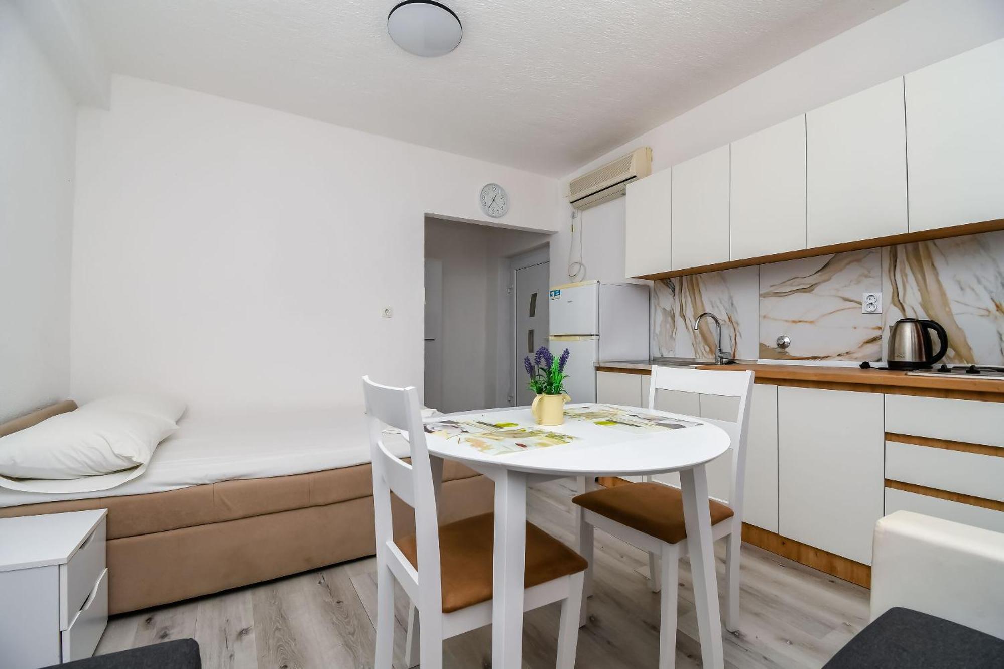 Apartments Martina Марина Екстериор снимка