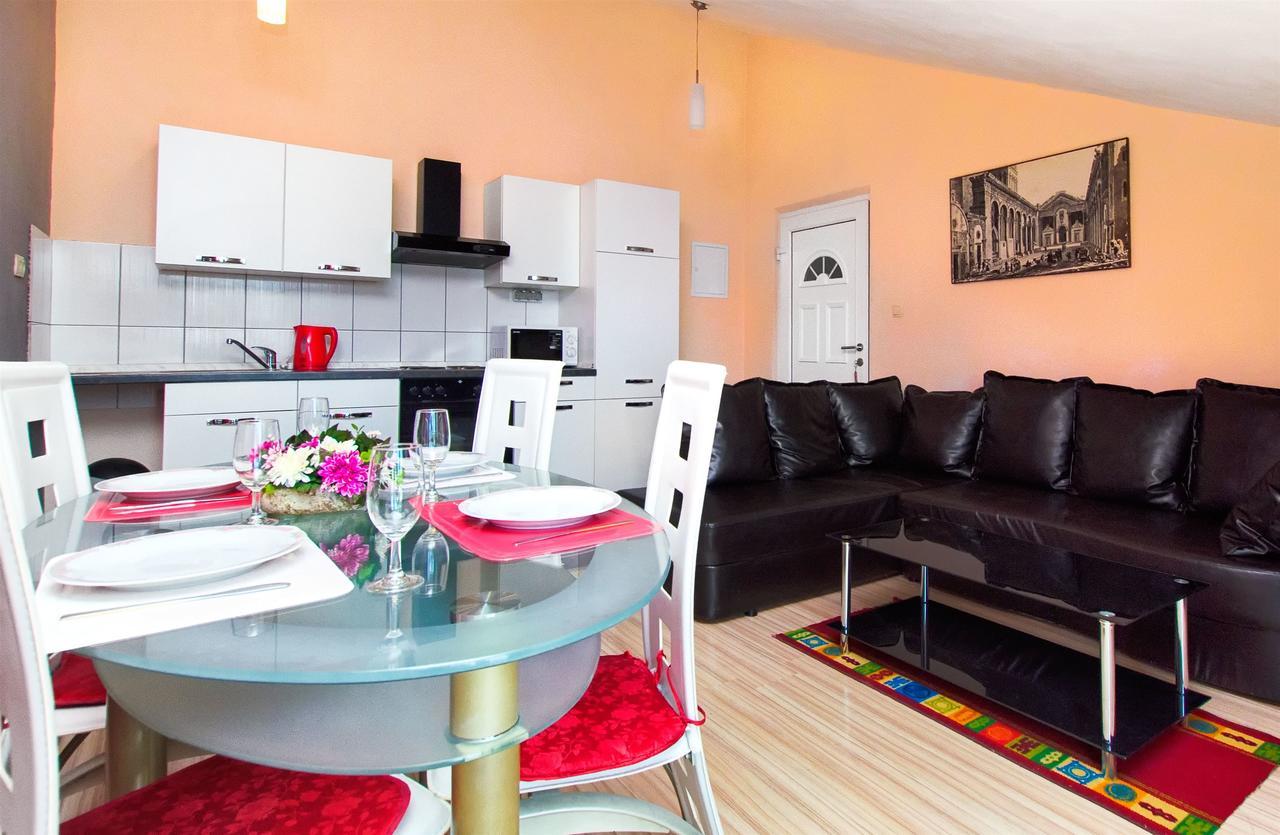 Apartments Martina Марина Екстериор снимка