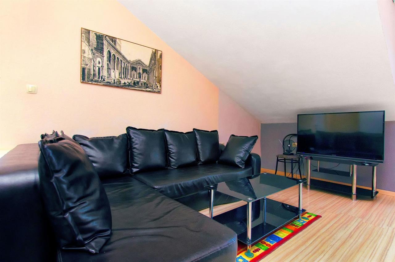 Apartments Martina Марина Екстериор снимка